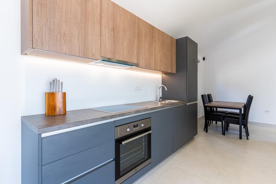 Dining area, kitchen