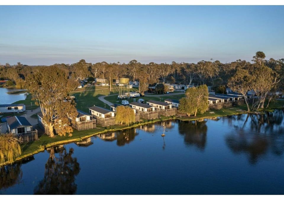 Property building, Day, Natural landscape, Bird's eye view, Lake view