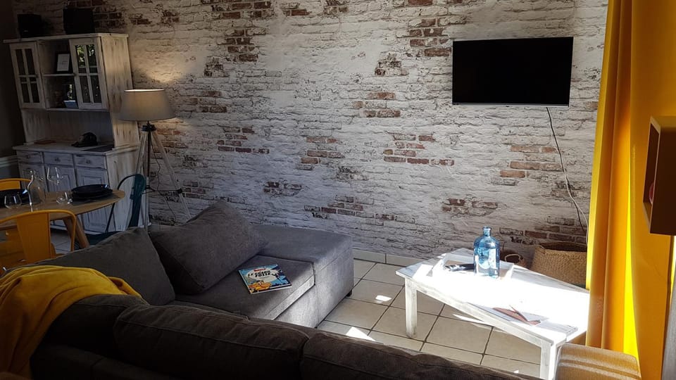 Living room, Lounge or bar