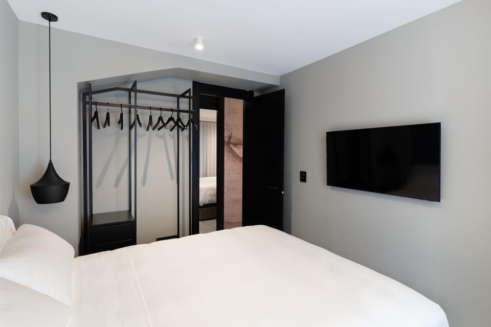 Bed, TV and multimedia, Photo of the whole room, Bedroom, wardrobe