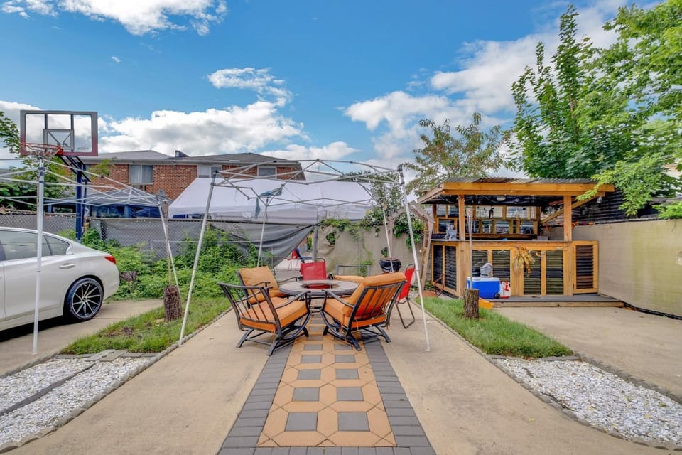 Modern Cozy 3BR Home Just 10 mins From JFK! residence House in Queens