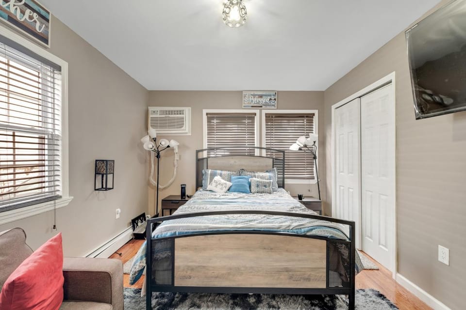 Modern Cozy 3BR Home Just 10 mins From JFK! residence House in Queens