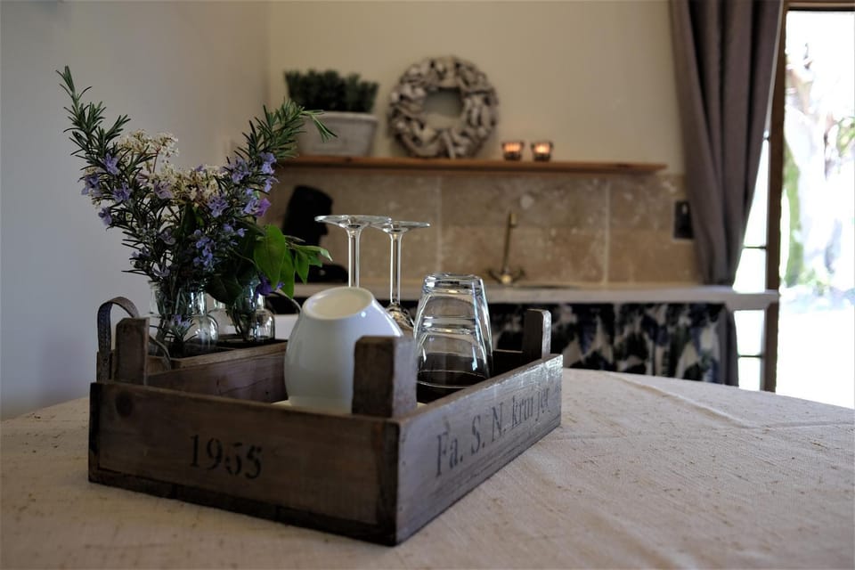 Coffee/tea facilities, Dining area