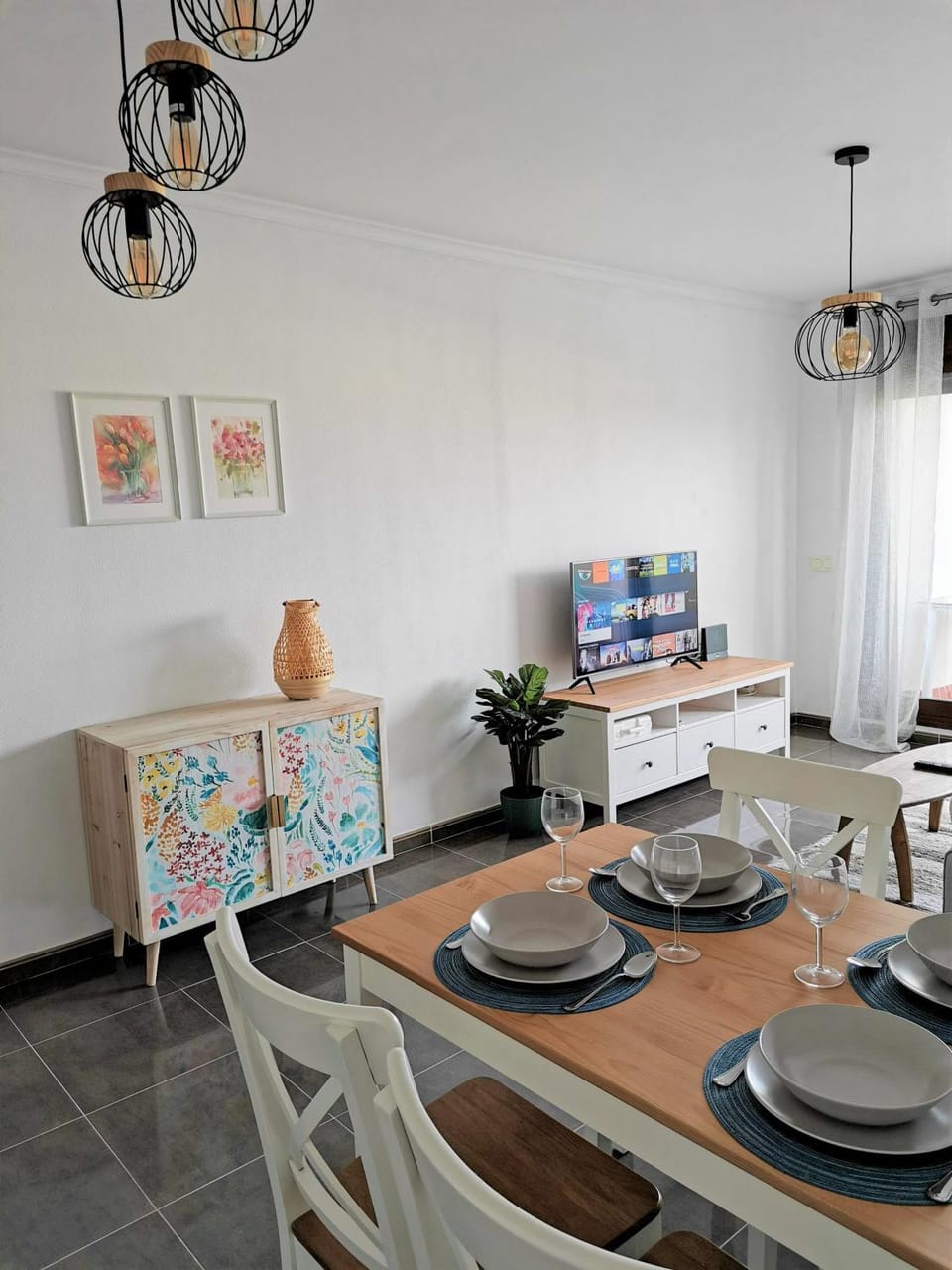 Living room, Dining area, Food
