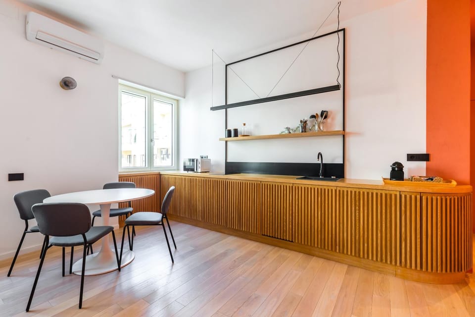 Seating area, kitchen