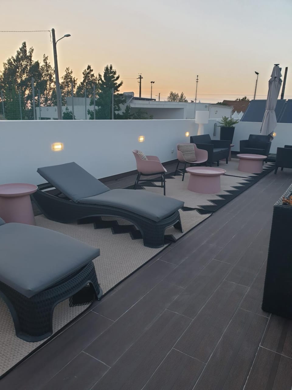 Patio, Day, Natural landscape, sunbed