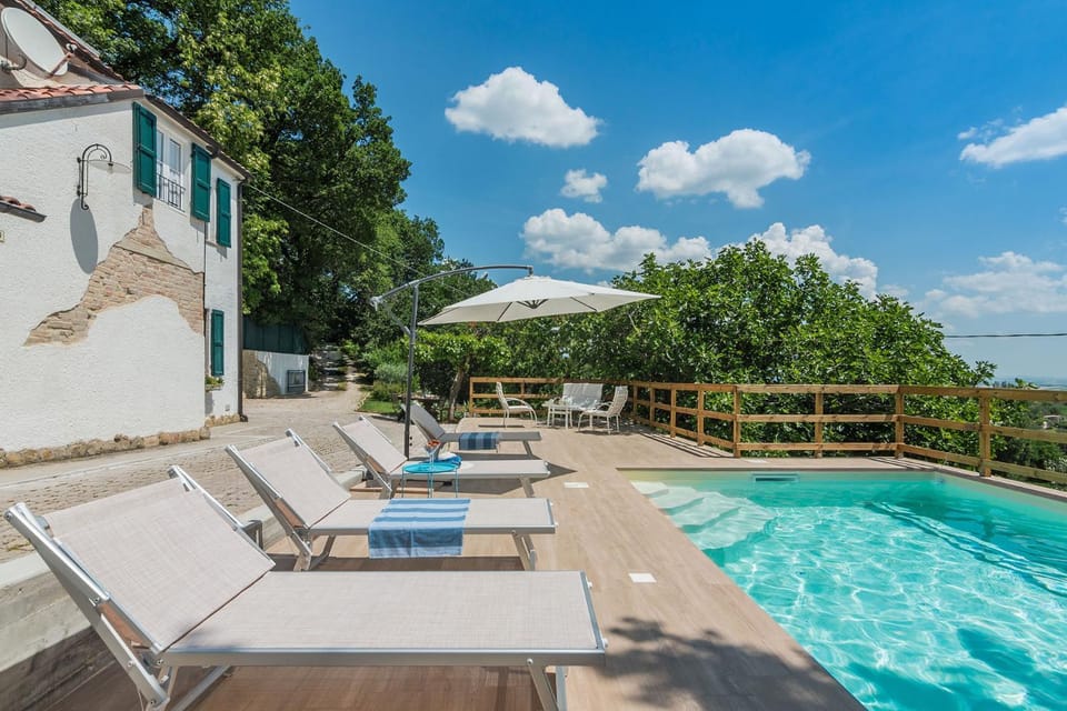 Property building, Swimming pool, sunbed