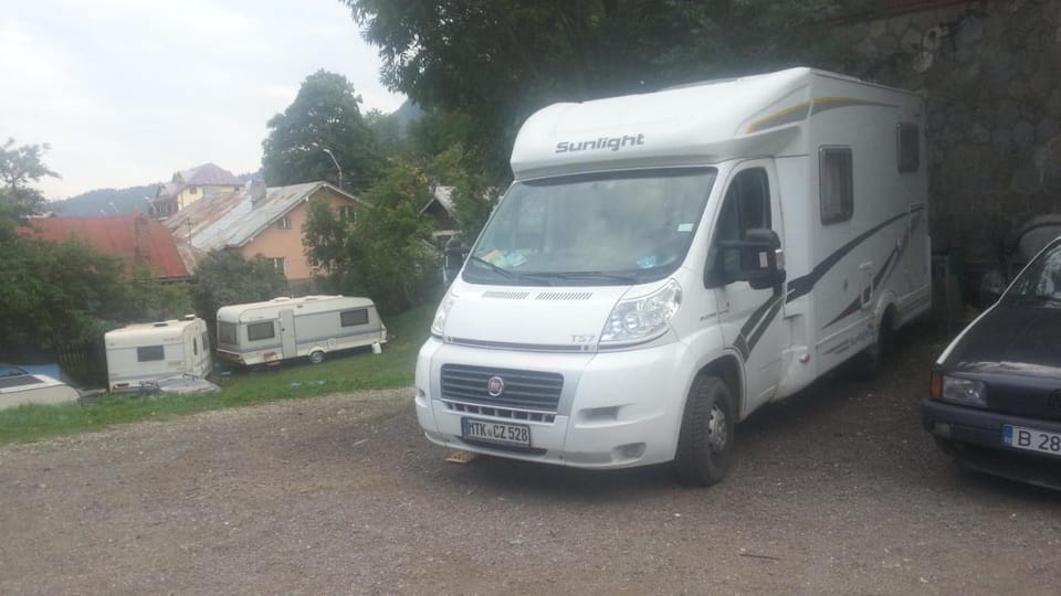 camping aviator, numai TEREN, campare pentru rulote autorulote PERSONALE, Campingul nu are rulote !!! Busteni Campground/ 
RV Resort in Prahova, Romania