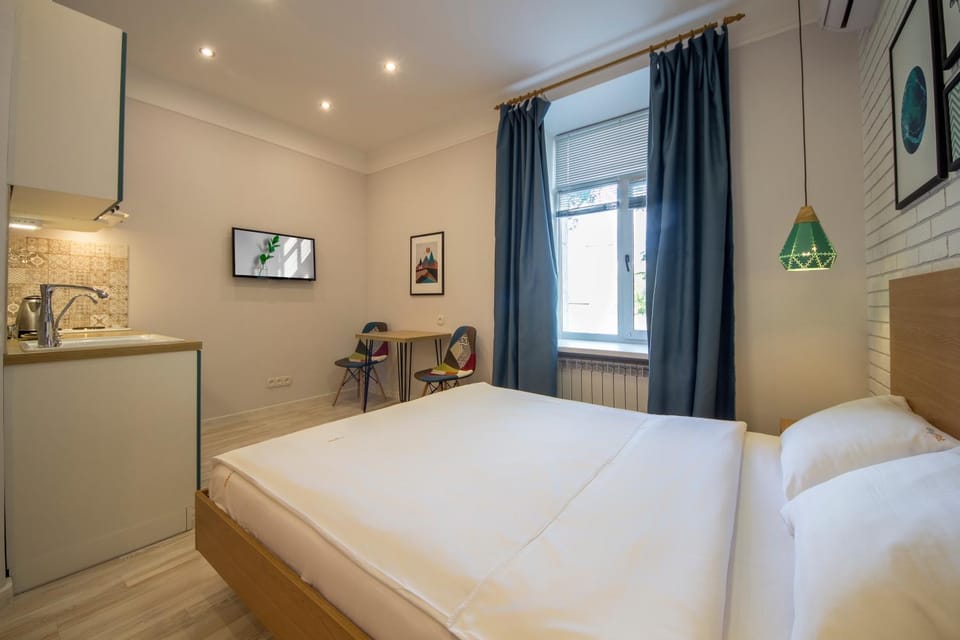 Bed, TV and multimedia, Photo of the whole room