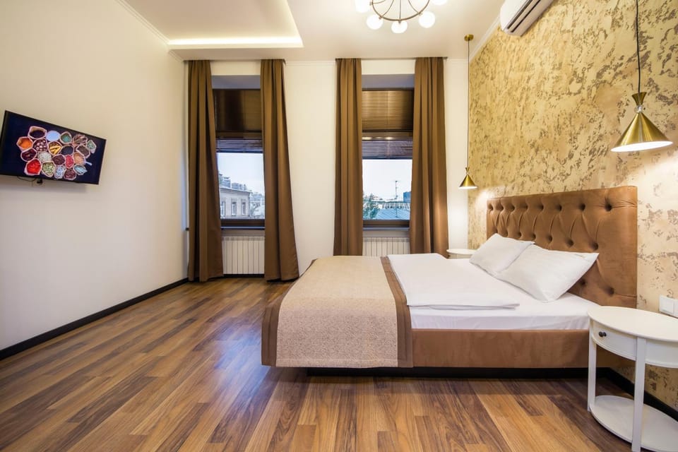 Bed, TV and multimedia, Photo of the whole room