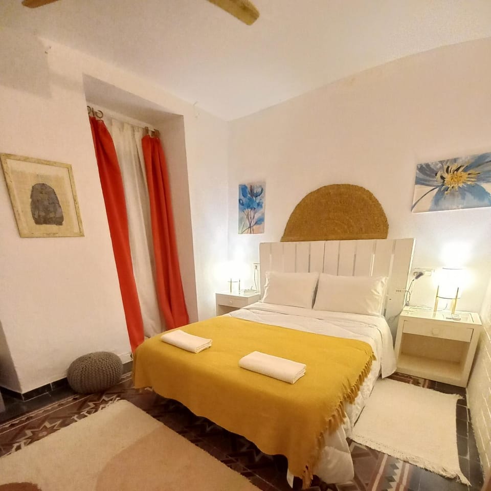 Bed, Photo of the whole room