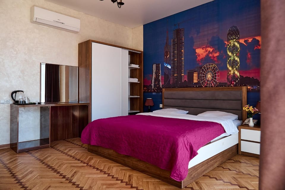 Bed, Kitchen or kitchenette, Photo of the whole room, Bedroom, wardrobe, air conditioner