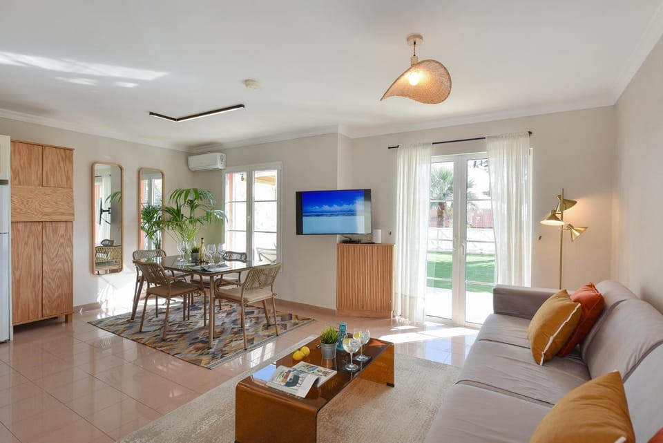 TV and multimedia, Living room, Dining area