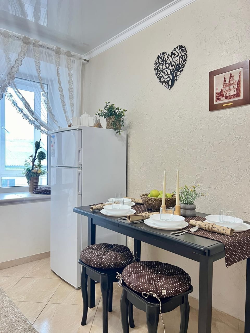 Kitchen or kitchenette, Dining area, minibar