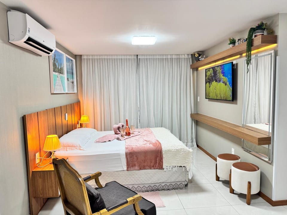 Bed, TV and multimedia, Photo of the whole room, Bedroom, towels, air conditioner