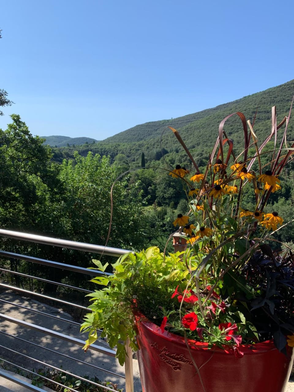 Les clapiers appartement avec jacuzzi et rivière. Apartment in Occitanie