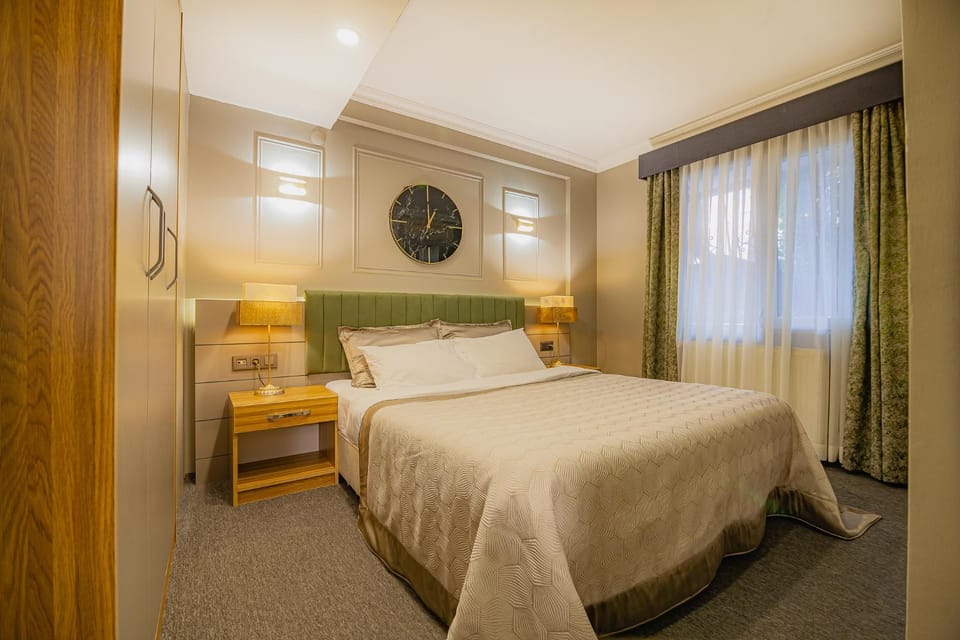 Bed, Bedroom, heating, internet, safe, wardrobe, air conditioner