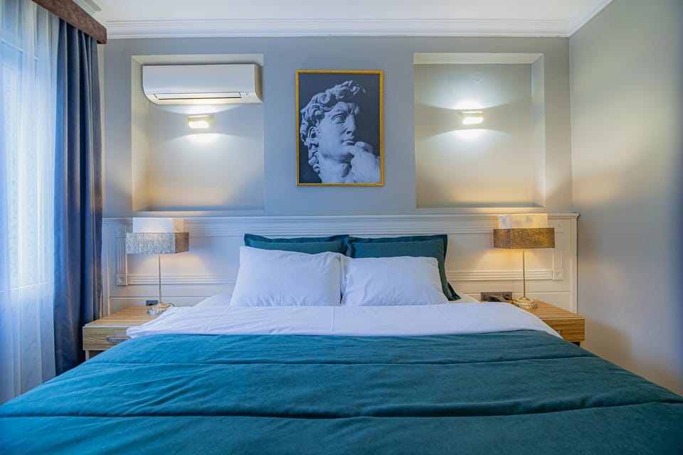Bed, Bedroom, heating, internet, safe, wardrobe, air conditioner