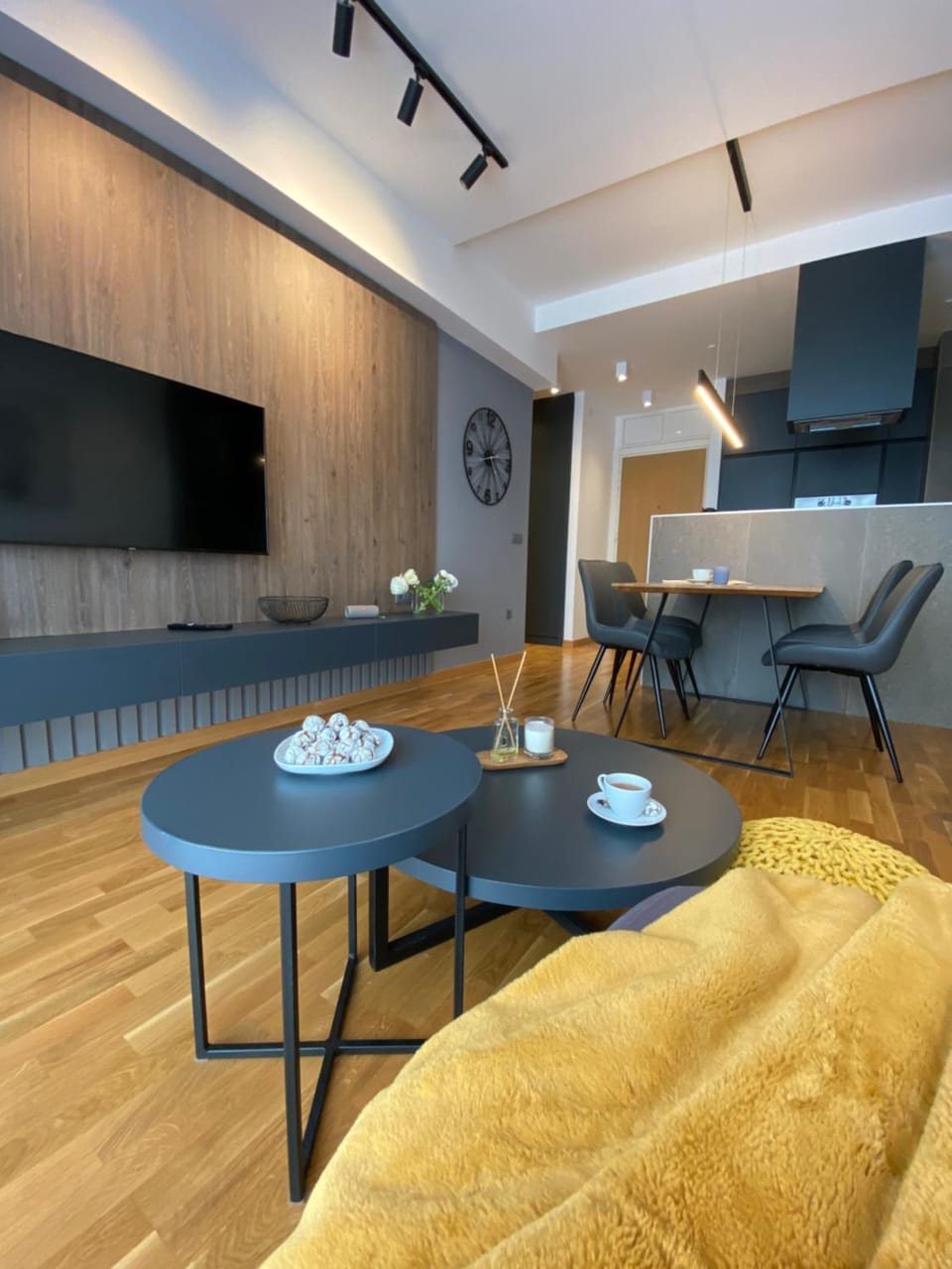 TV and multimedia, Living room, Seating area
