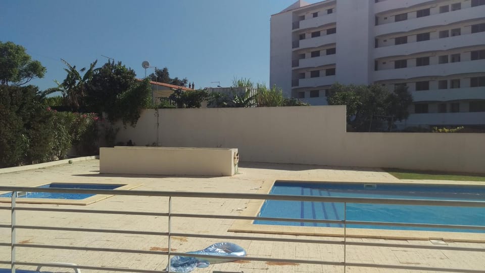 Modern 3 Bedroom Pool View. Apartment in Albufeira
