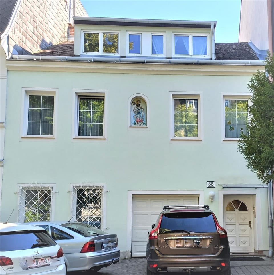 Property building, Facade/entrance