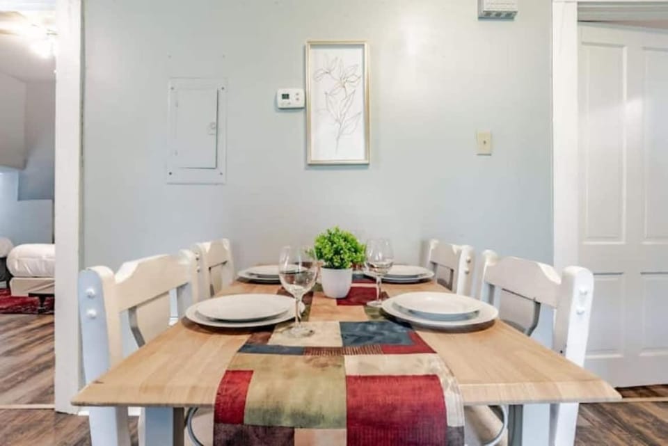 Dauphin District Darling #3-Downtown, Restaurants Apartment in Mobile