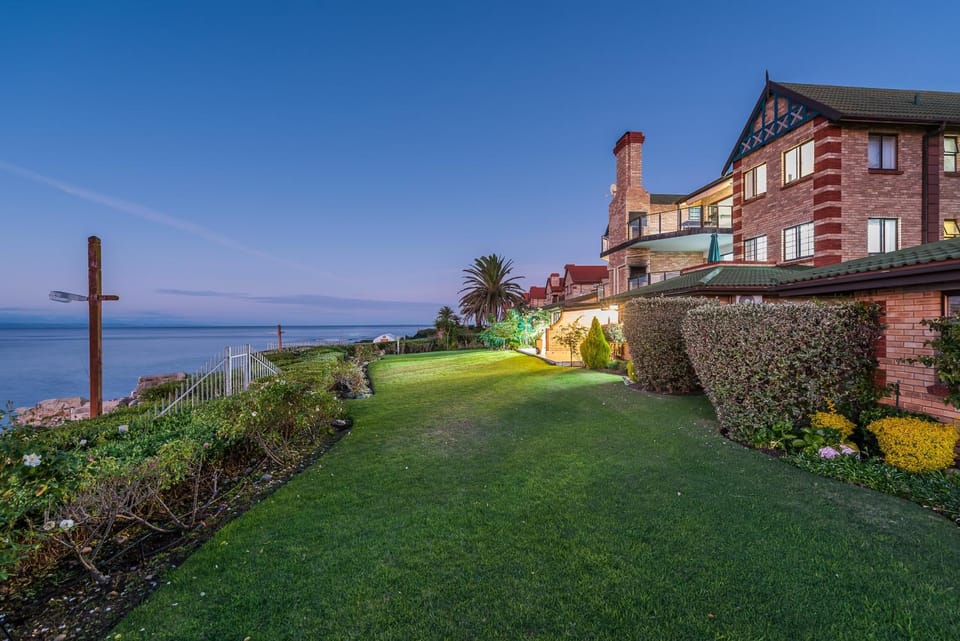 Property building, Natural landscape, Garden