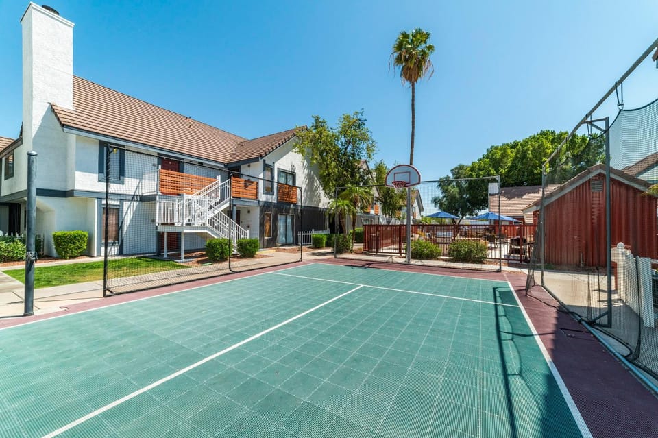 Metro Phoenix Extended Stay - Queen Studio Apartment in Phoenix