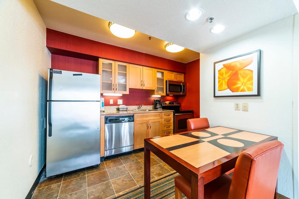 Metro Phoenix Extended Stay - Queen Studio Apartment in Phoenix