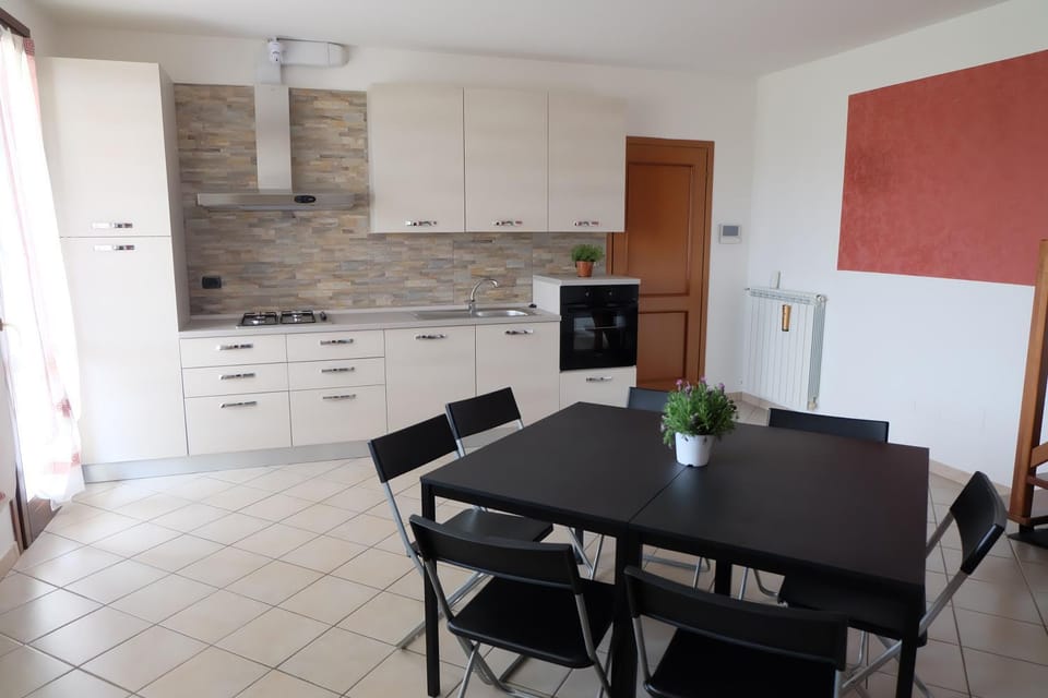 Kitchen or kitchenette, Living room, Seating area, Dining area, Communal kitchen, pet friendly, stove