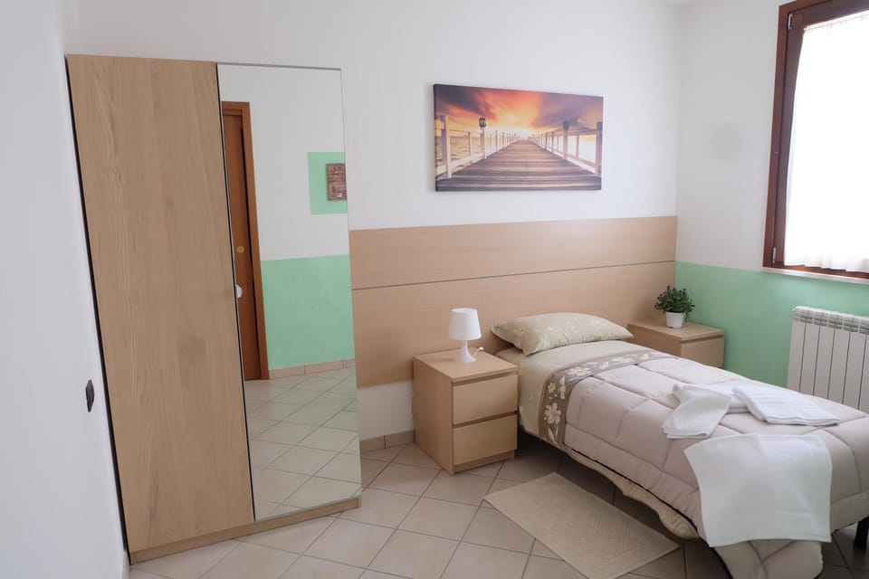 Bed, Photo of the whole room, Bedroom, internet, towels