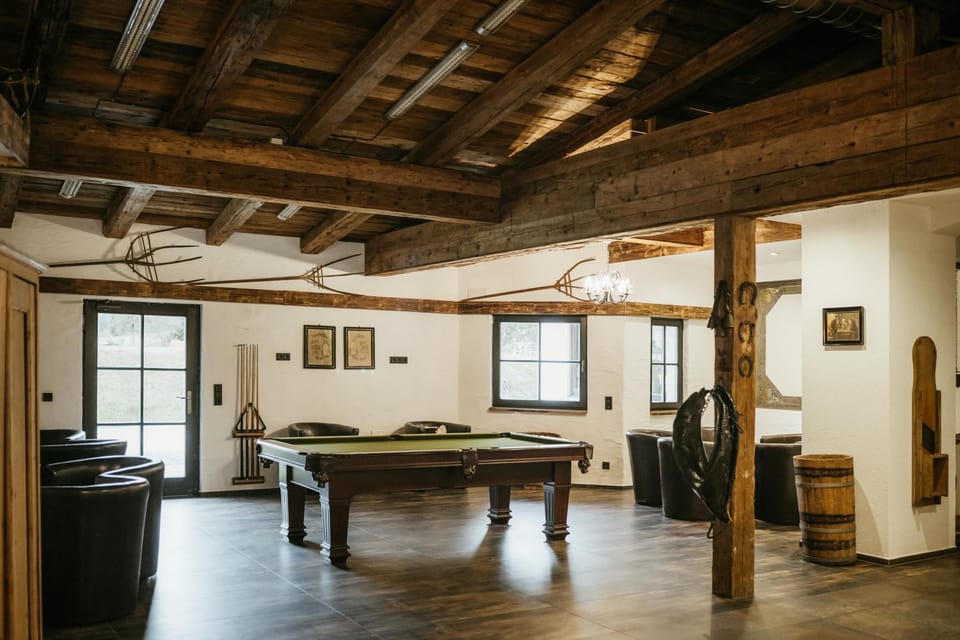 Communal lounge/ TV room, Billiard