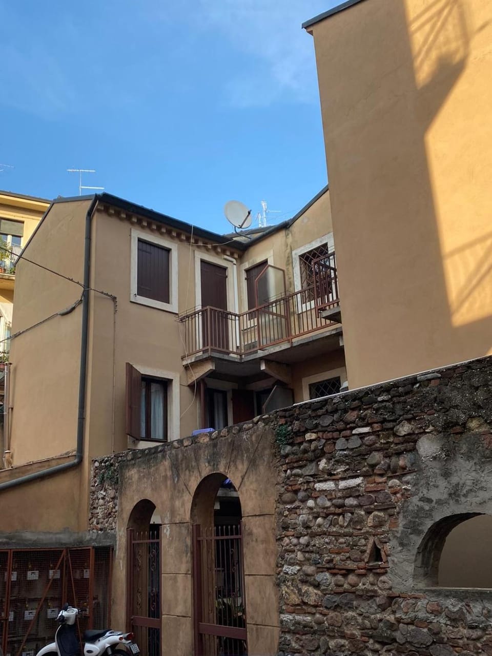 Facade/entrance