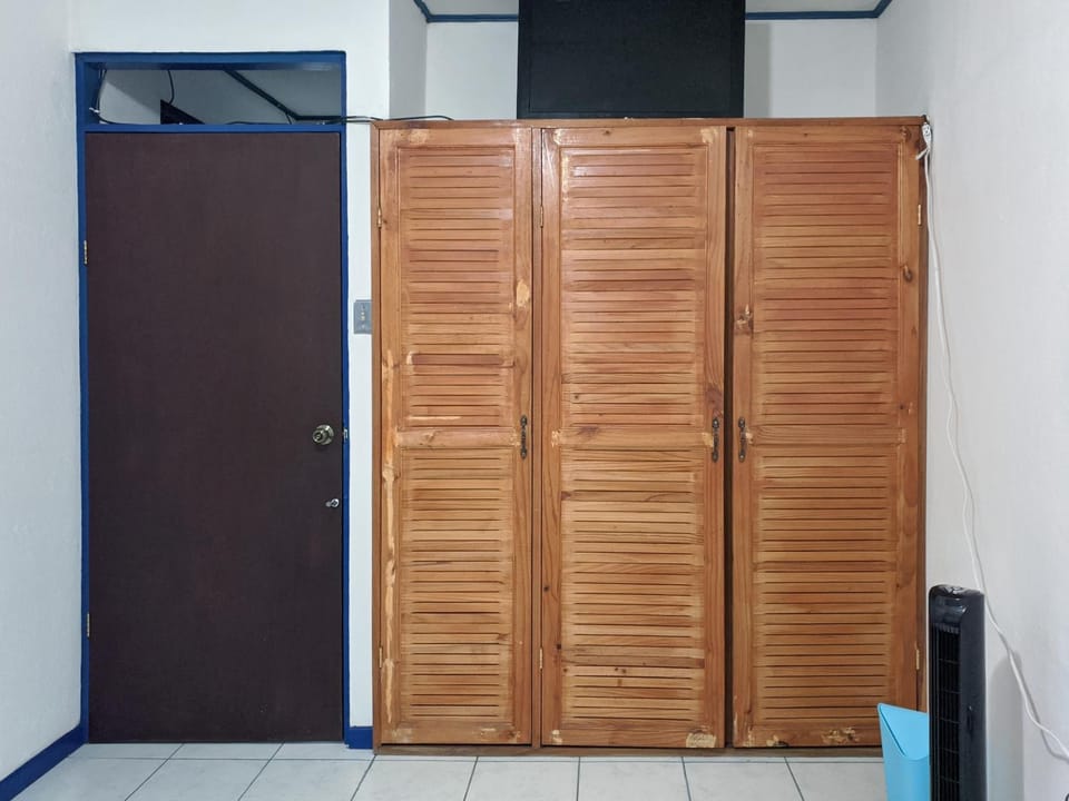 TV and multimedia, Bedroom, fireplace, wardrobe