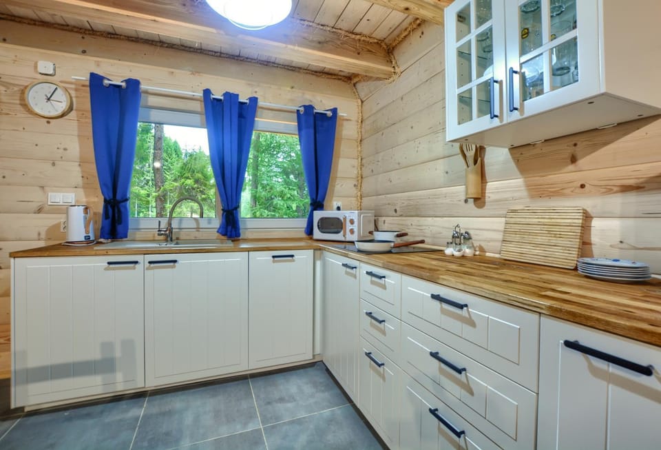 Kitchen or kitchenette, Communal kitchen