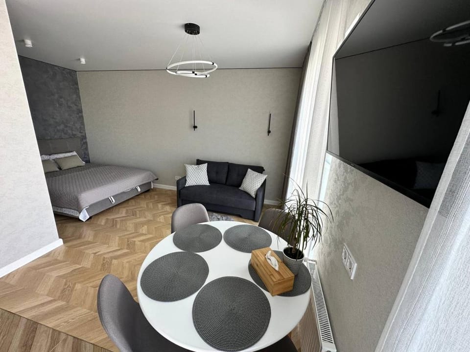 Bed, TV and multimedia, Seating area, Dining area, Bedroom