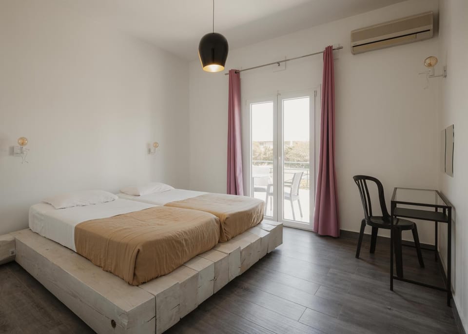 Bed, Photo of the whole room, Bedroom, air conditioner