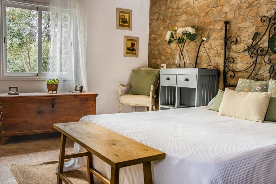 Bed, Photo of the whole room, Bedroom