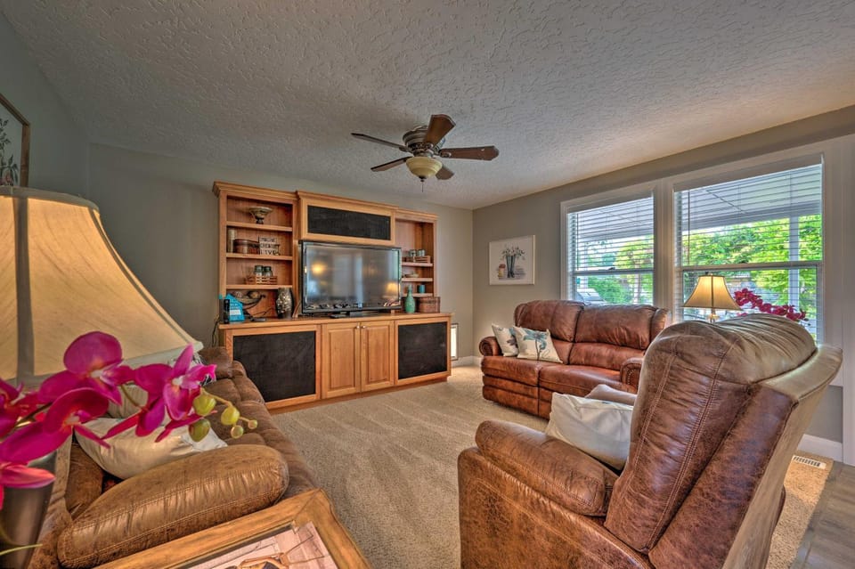 Idyllic Nampa Family Home with Hot Tub and Fire Pit! House in Nampa