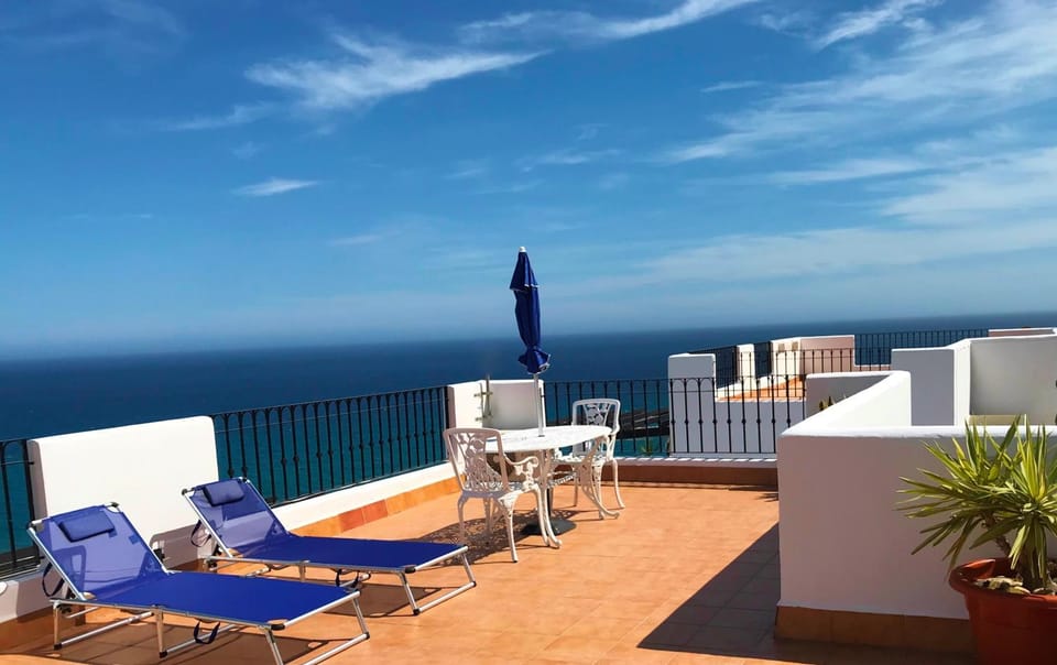 Penthouse with large terrace and roof solarium, with amazing sea views Apartment in Andalusia