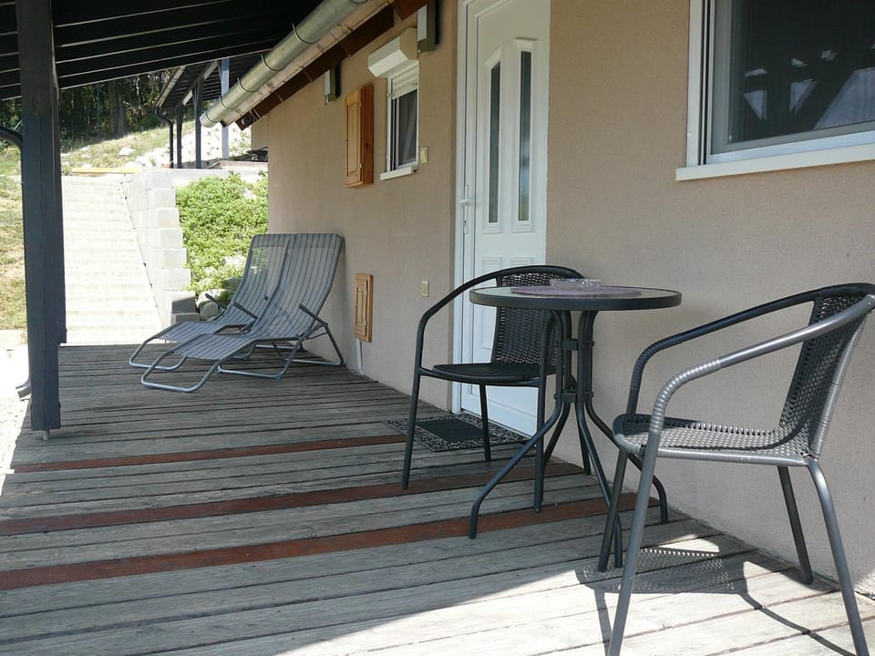 Balcony/Terrace, sunbed