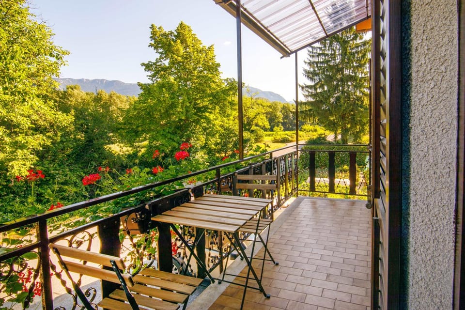 Balcony/Terrace, Garden view
