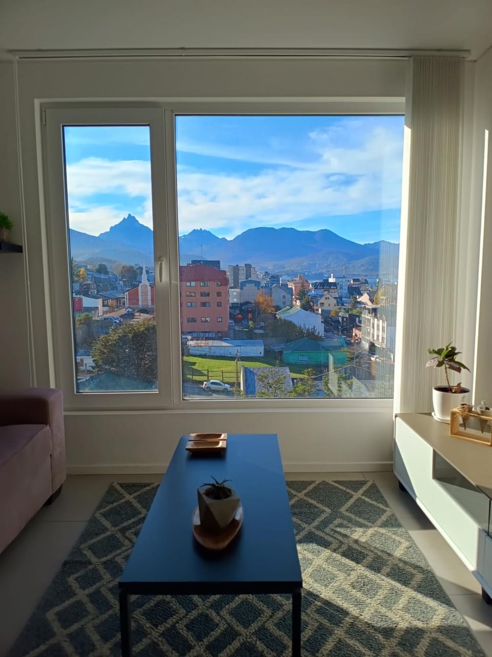 Natural landscape, View (from property/room), Living room, Seating area, Dining area, City view, Mountain view