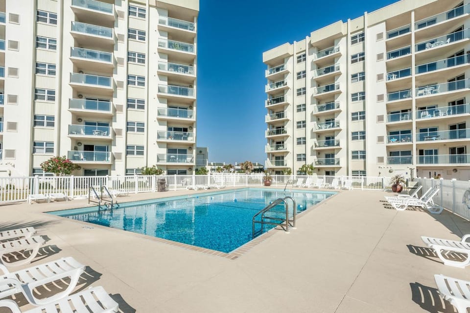 Regency Towers 405 West Apartment in Pensacola Beach