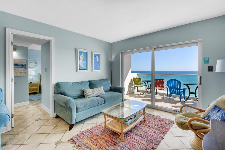 Regency Towers 702 West- Azure Pleasure Apartment in Pensacola Beach