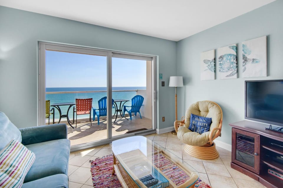 Regency Towers 702 West- Azure Pleasure Apartment in Pensacola Beach
