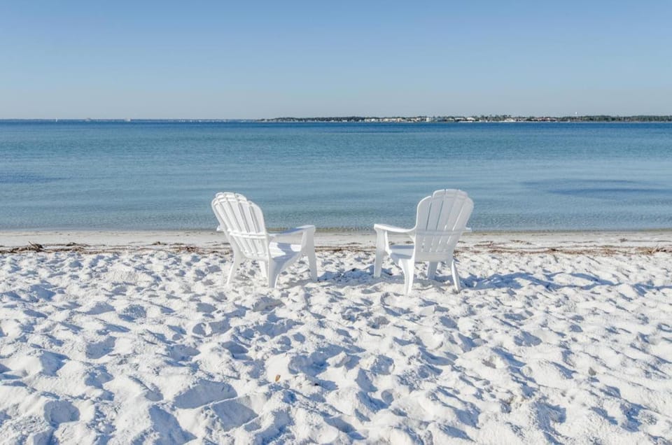 LaBahia 126 - Perfectly Sea-Sunned Apartment in Pensacola Beach