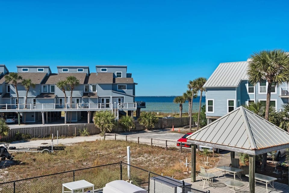 LaBahia 126 - Perfectly Sea-Sunned Apartment in Pensacola Beach