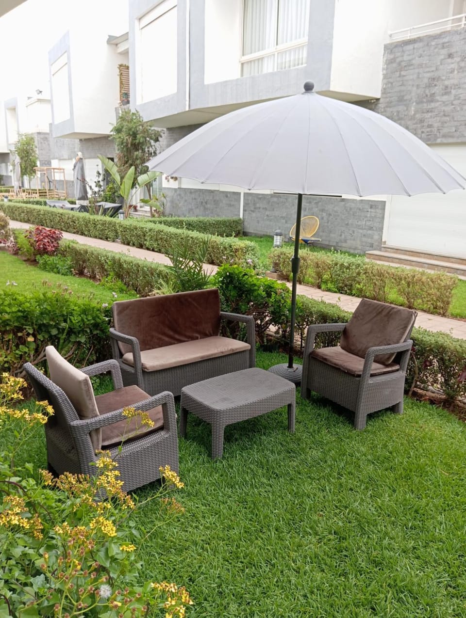 Garden, Seating area, Garden view