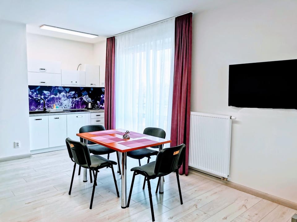 TV and multimedia, Living room, Dining area, stove, kitchen